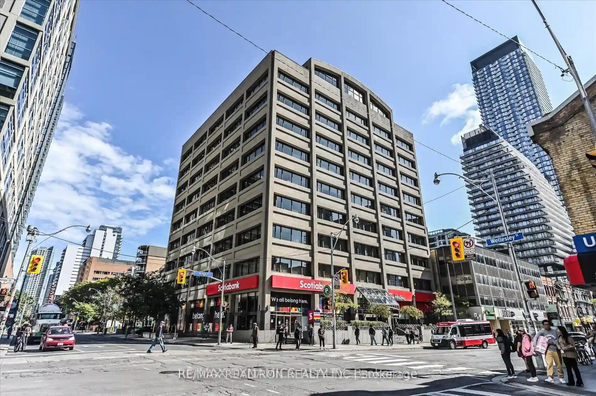 555 Yonge St