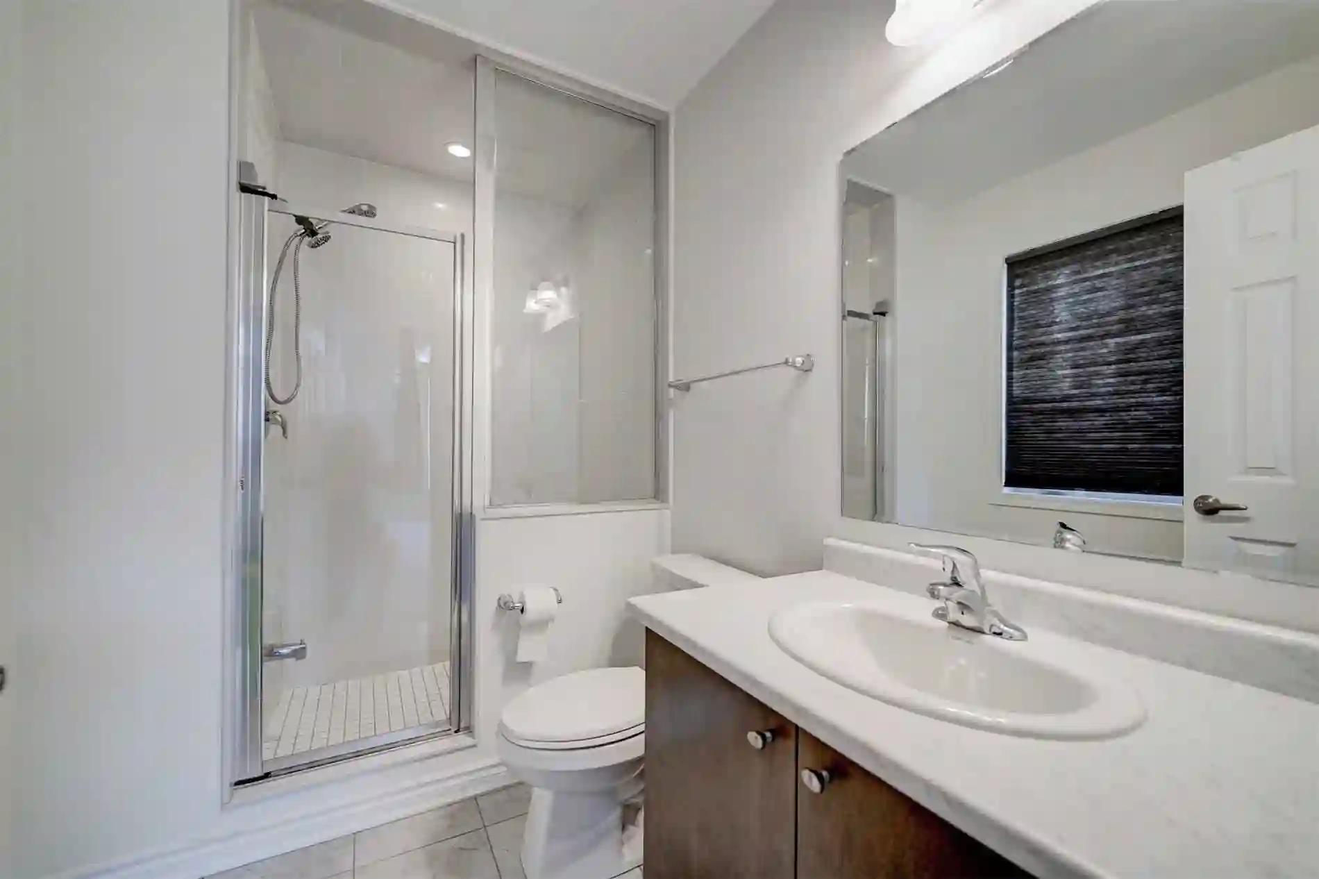 https://api.condopoint.ca/cdn/images/N6030367/photo_32.webp