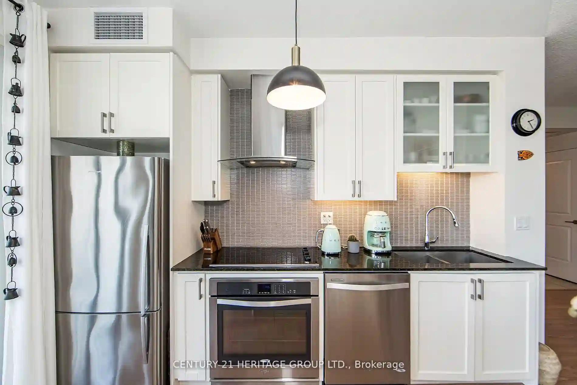 https://api.condopoint.ca/cdn/images/N6205856/photo_16.webp