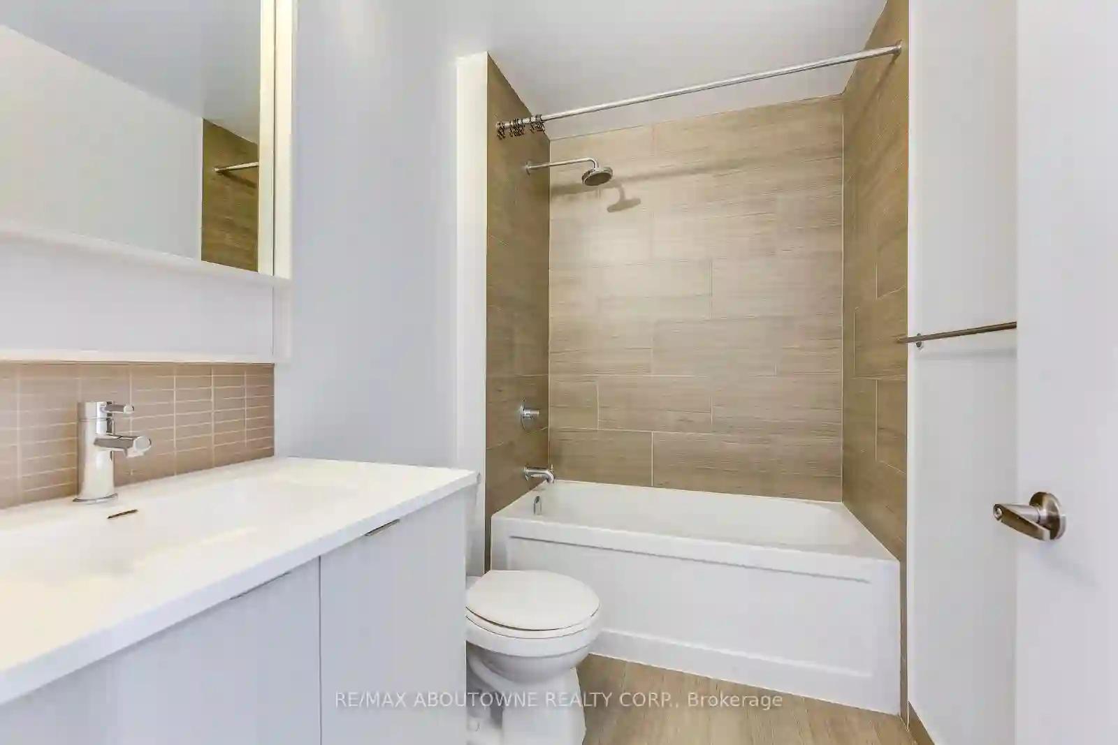 https://api.condopoint.ca/cdn/images/W106/photo_31.webp