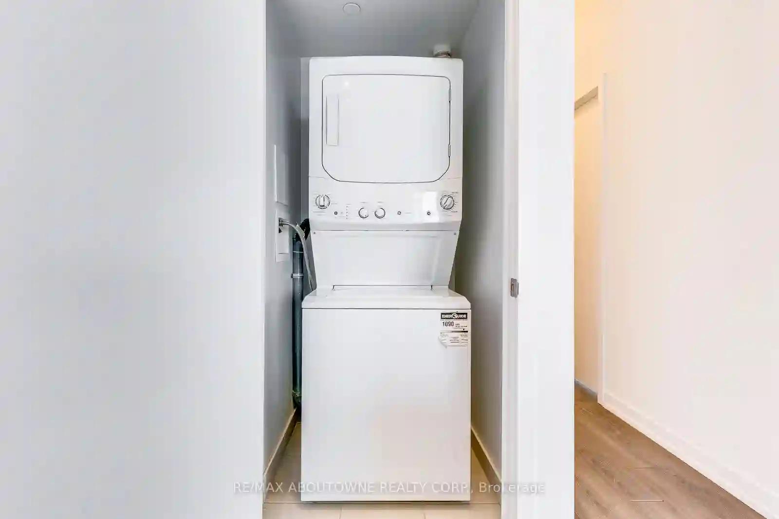 https://api.condopoint.ca/cdn/images/W106/photo_32.webp