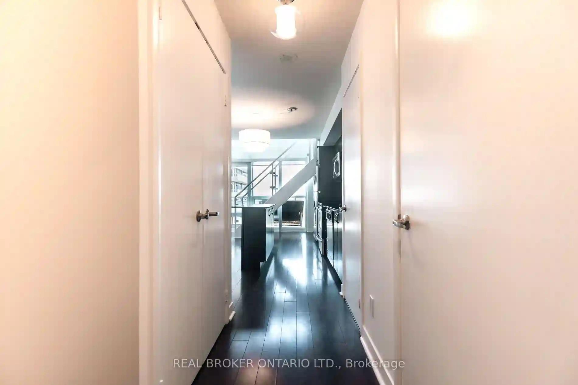 https://api.condopoint.ca/cdn/images/W7250026/photo_2.webp