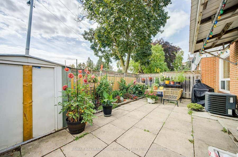 9 Bur Oak Way, Toronto, ON M3L 2G3 - property image 5