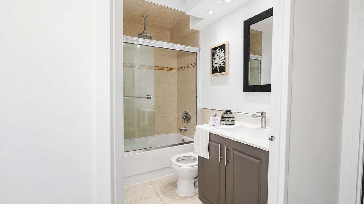 30 Malta Avenue 302, Brampton, ON L6Y 4S5 - property image 3