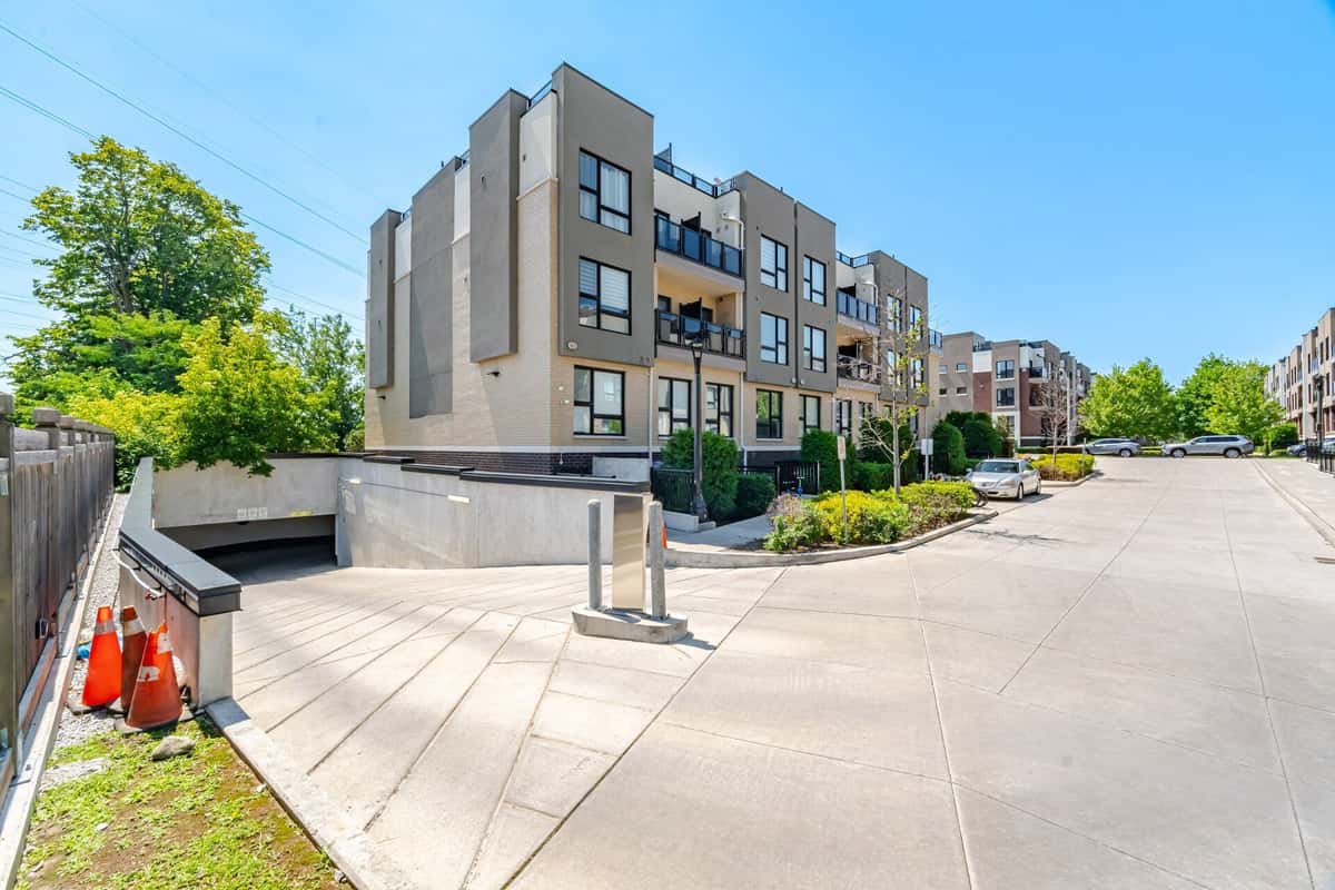 233 - 515 Kingbird , Toronto E11 - property image 3