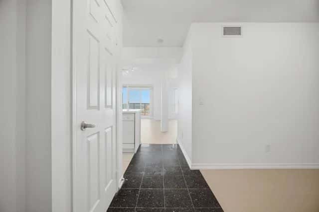 4889 Kimbermount Avenue 702, Mississauga, ON L5M 7R9 - property image 1