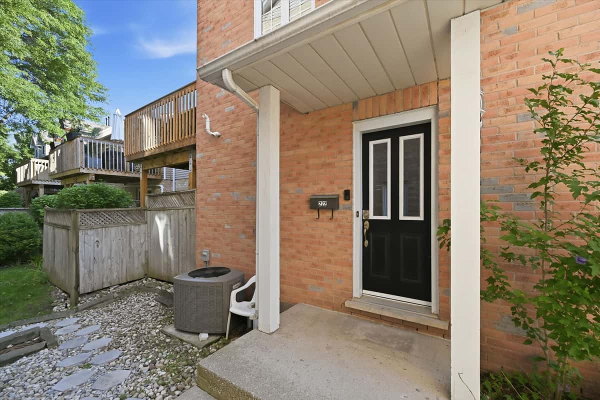 222 - 2075 Walker's , Burlington - property image 3