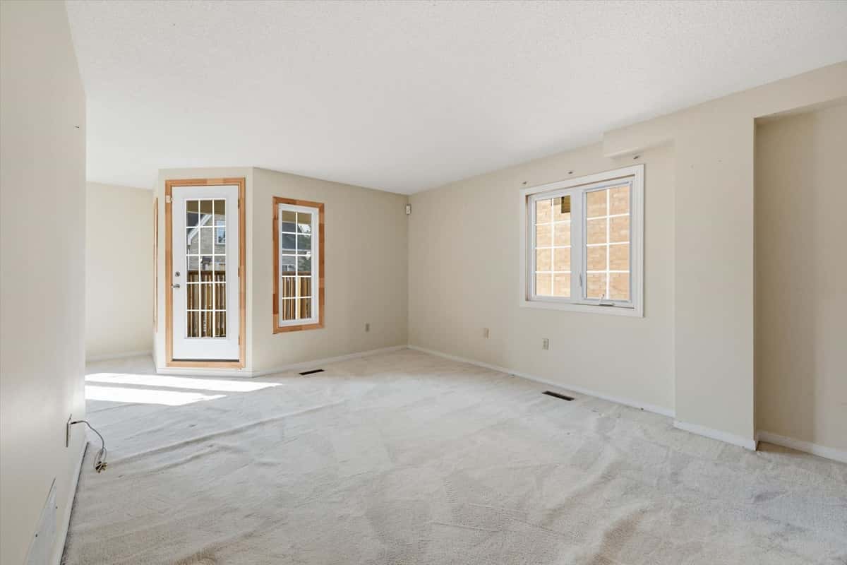 222 - 2075 Walker's , Burlington - property image 1