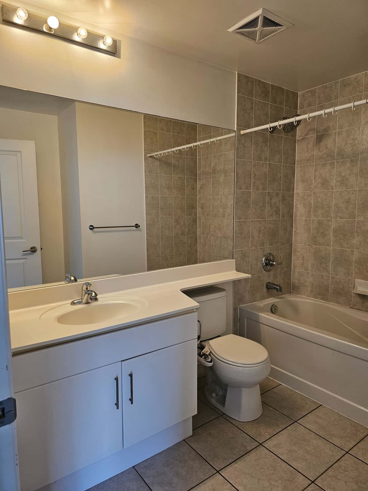 30 Herons Hill Way 1804, Toronto, ON M2J 0A7 - property image 2