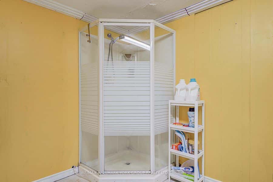 9 Bur Oak Way, Toronto, ON M3L 2G3 - property image 1