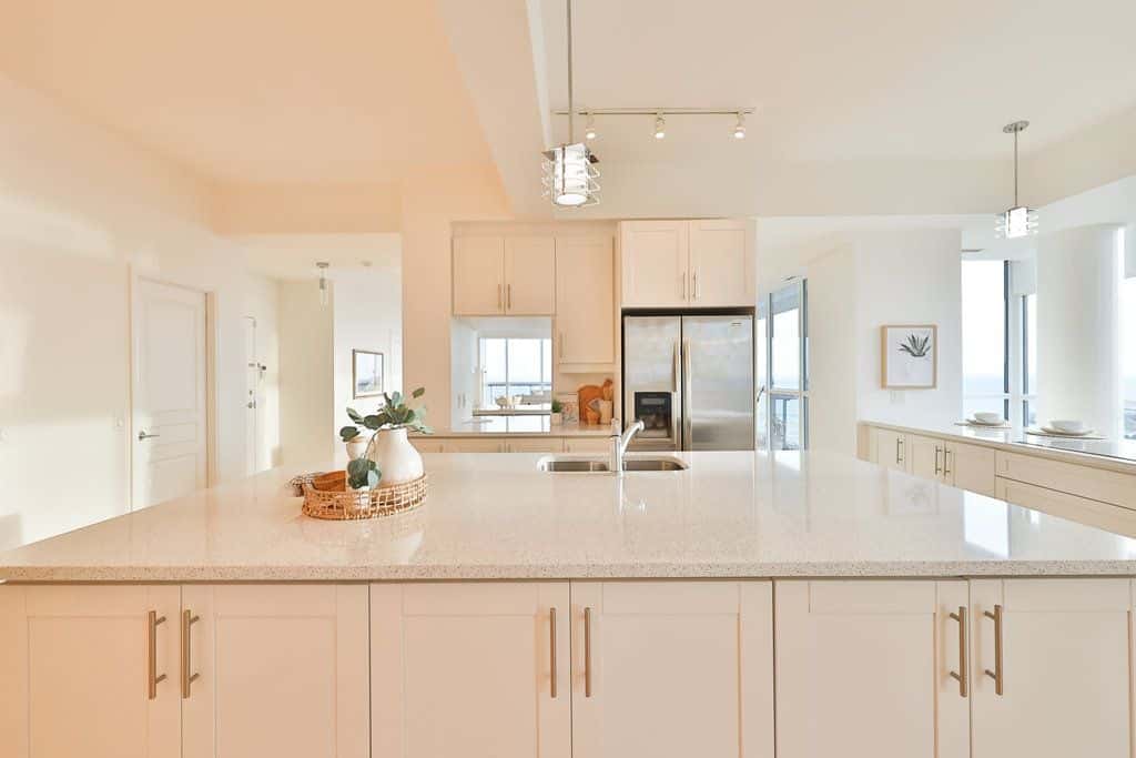 1 Hurontario Street 2201, Mississauga, ON L6G 0A3 - property image 3