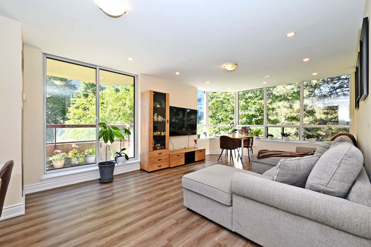 91 Townsgate Drive 203, Vaughan, ON L4J 8E8 - property image 2