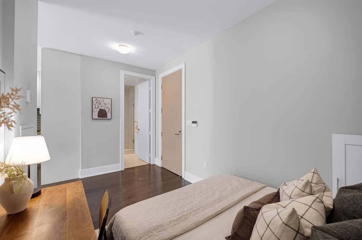 337 - 39 Queens , Toronto C08 - property image 2