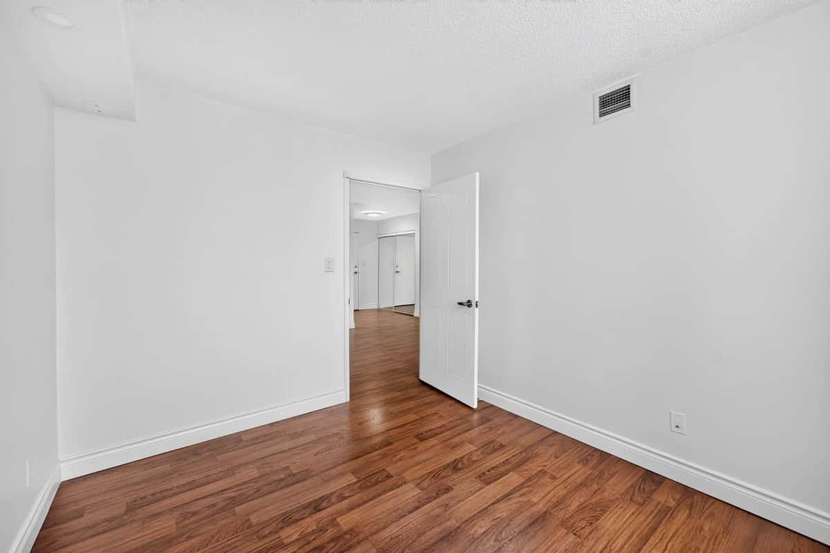 2009 - 135 Hillcrest , Mississauga - property image 5
