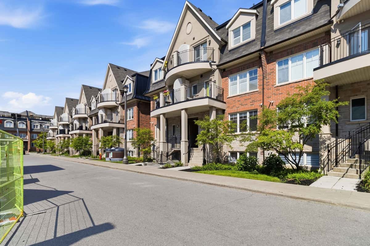 9-01 - 2420 Baronwood , Oakville - property image 3
