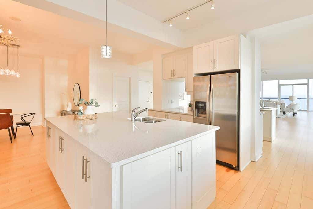 1 Hurontario Street 2201, Mississauga, ON L5G 0A3 - property image 2