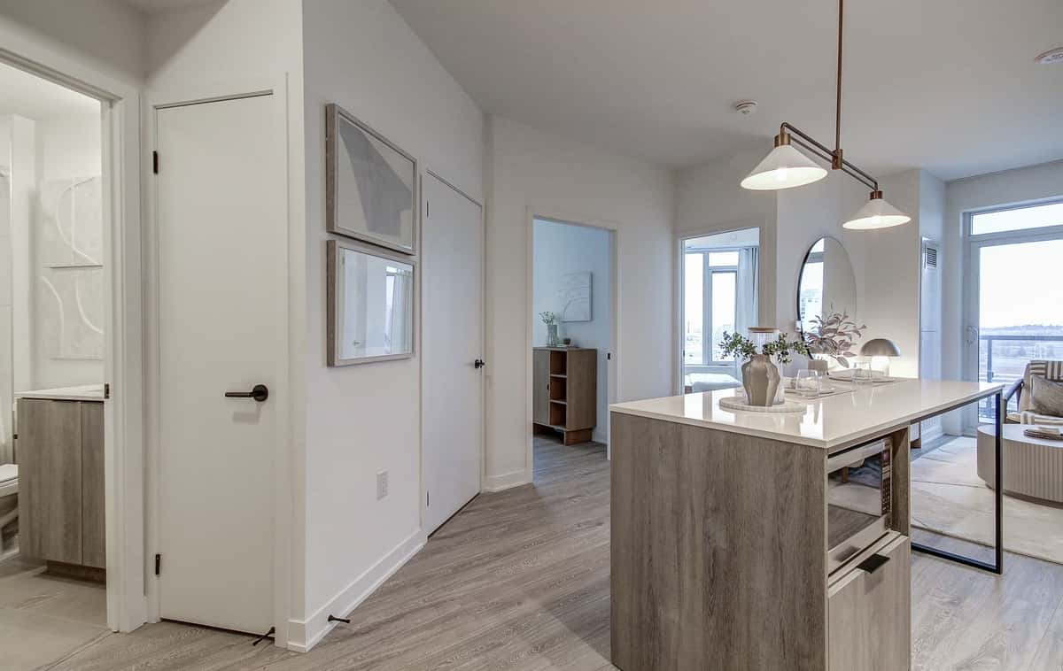 2495 Eglinton Avenue W 1106, Mississauga, ON L5M 2T2 - property image 1